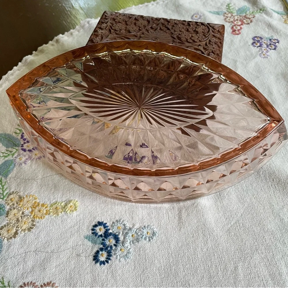 Antique Jeanette Glass Co. Windsor Diamond Pattern Pink Boat Shaped Bowl. 11.75